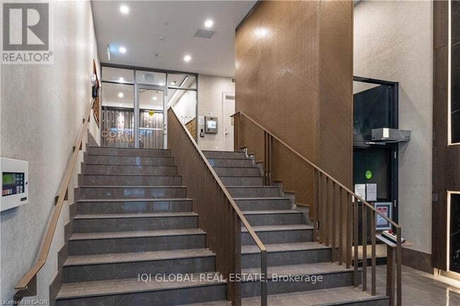 Building Photo - 73 Arthur St S