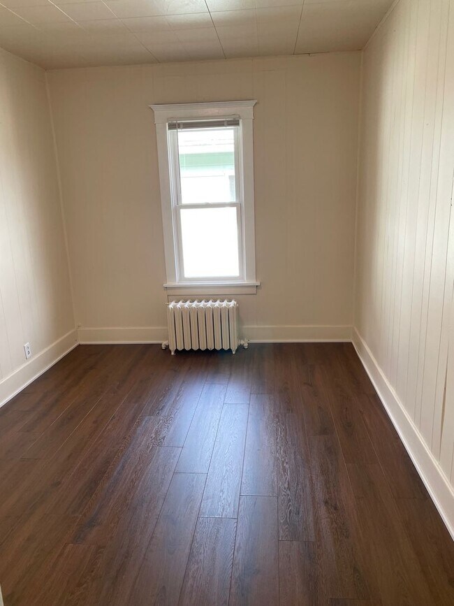 Foto del edificio - 335 S Park St