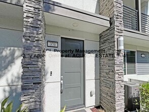 Building Photo - 370 Arc Ct