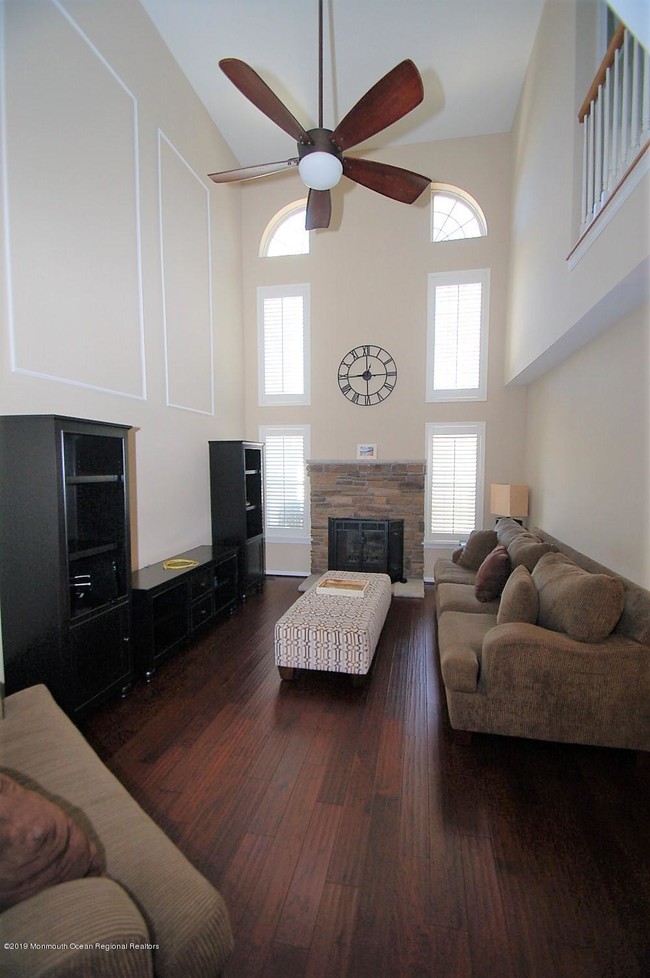 Building Photo - 802 Carnaby Ln