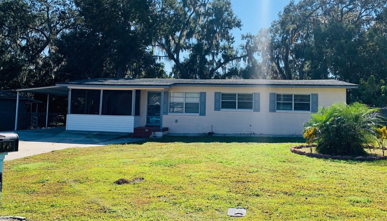 Foto principal - 3 Bed/2 Bath with Bonus Room Home for RENT by Lake Parker