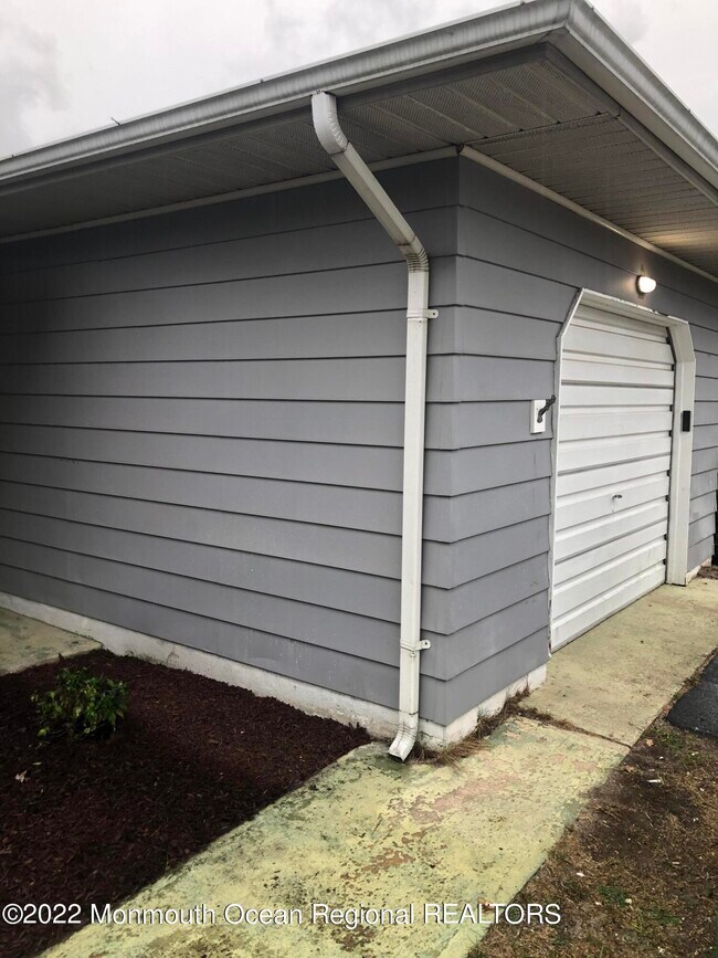 Building Photo - 10 Cumana St