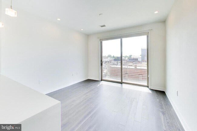 Foto del edificio - 1350 Maryland Ave NE