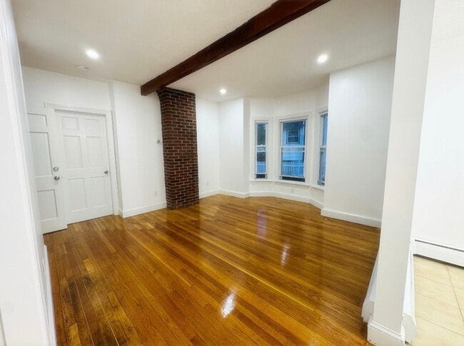 Building Photo - 129 Dana Ave