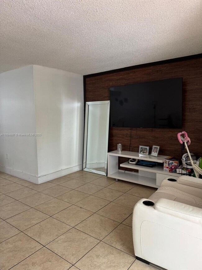 Foto del edificio - 9351 Fontainebleau Blvd