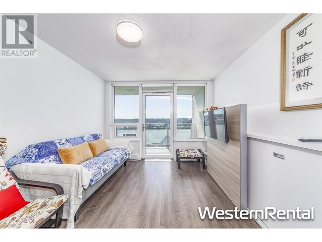 Building Photo - 988-988 Quayside Dr