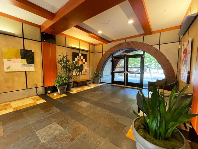 Foto del edificio - Gorgeous Furnished Pearl District Condo - ...