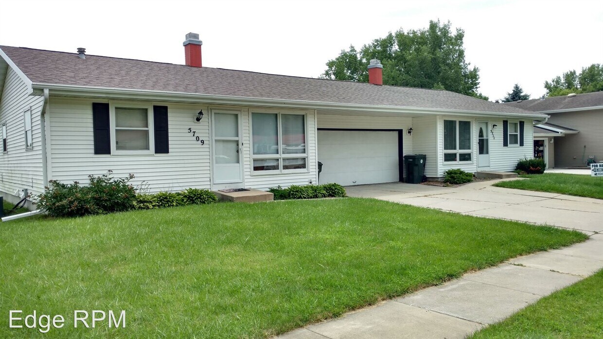 Primary Photo - 3 br, 1 bath Apartment - 5711 Dahlia BD