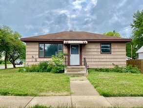 Building Photo - 904 Oakley Ave