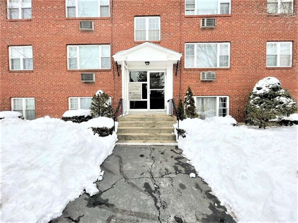 Foto del edificio - 17 Carey Ave