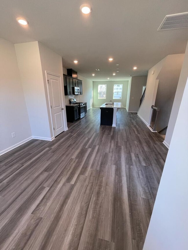 Building Photo - Room in Townhome on Southern Magnolia Dr