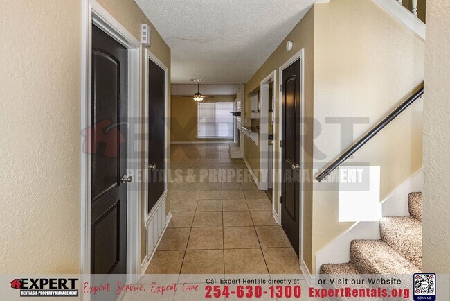 Building Photo - 1233 Royal Crest Dr