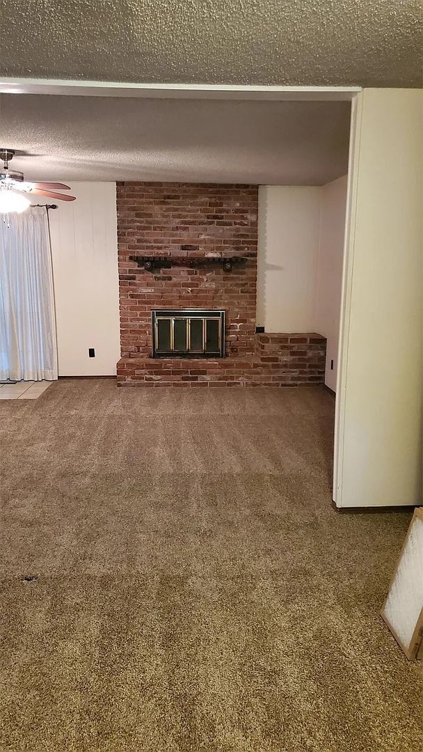 Building Photo - 3 Bedroom, 2 Bathroom Close To Everything!