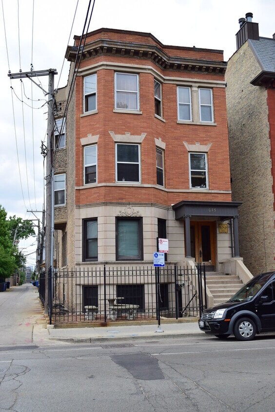 Primary Photo - 615 W Armitage Ave