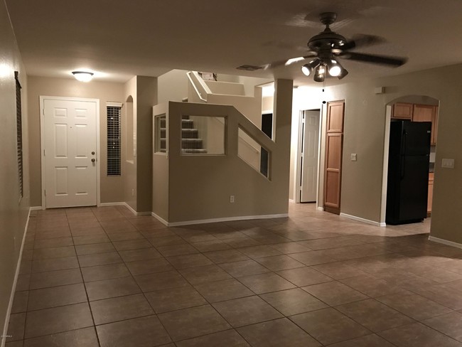 Foto del edificio - 1152 E Lakeview Dr