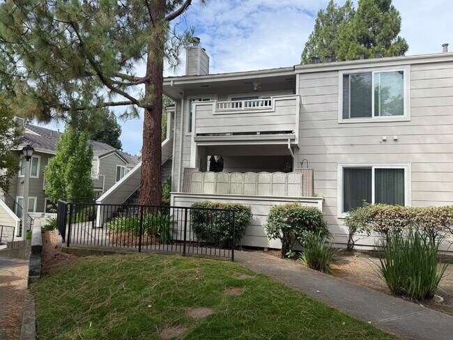 Foto del edificio - Beautiful 1 Bed/1.25 Bath Spacious Condo in Perfect San Ramon Location
