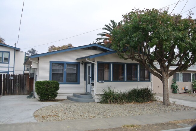 Foto del edificio - ***COMING SOON*** Adorable 3+ Bedroom 1+ B...