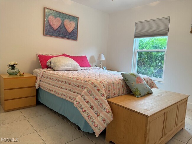 Foto del edificio - 799 94th Ave N