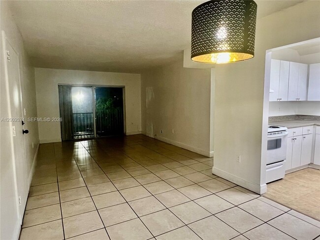 Foto del edificio - 5102 NW 79th Ave