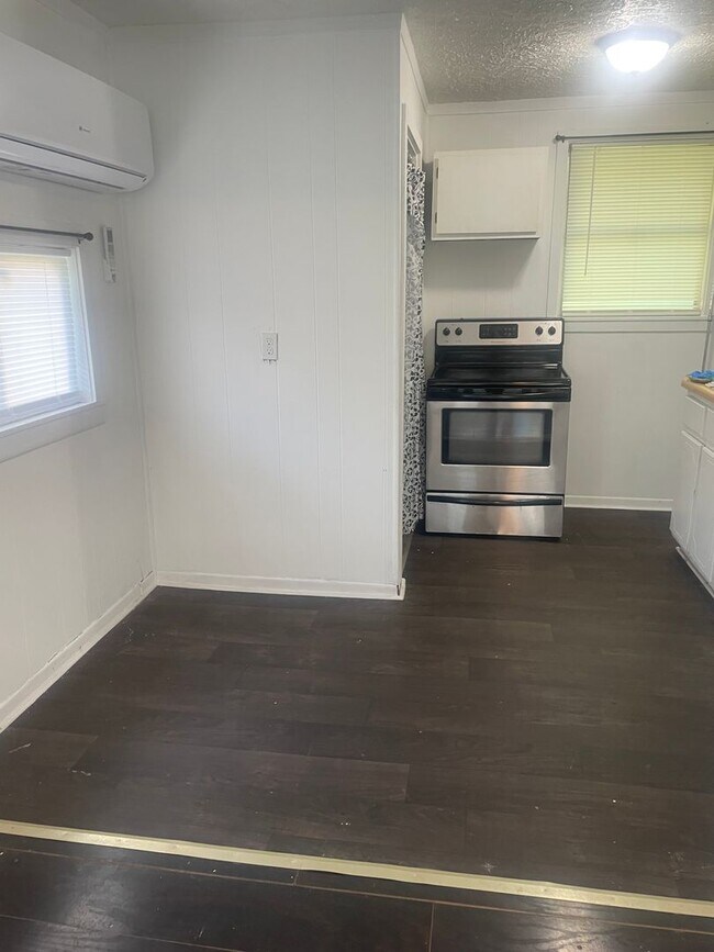 Foto del edificio - Oak Ridge 37830 - Newly Updated 2 bedroom,...