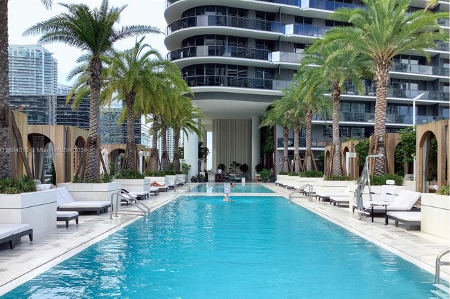 Building Photo - 801 S Miami Ave