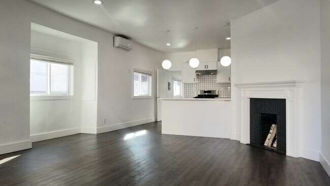 Building Photo - 313 N Westlake Ave