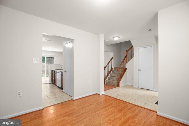 Foto del edificio - 502 Wind Ridge Dr