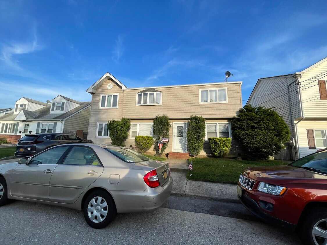 37 Norfolk Rd, Island Park, NY 11558 Apartments Island Park, NY