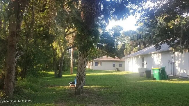 Foto del edificio - 612 Oakwood Pl