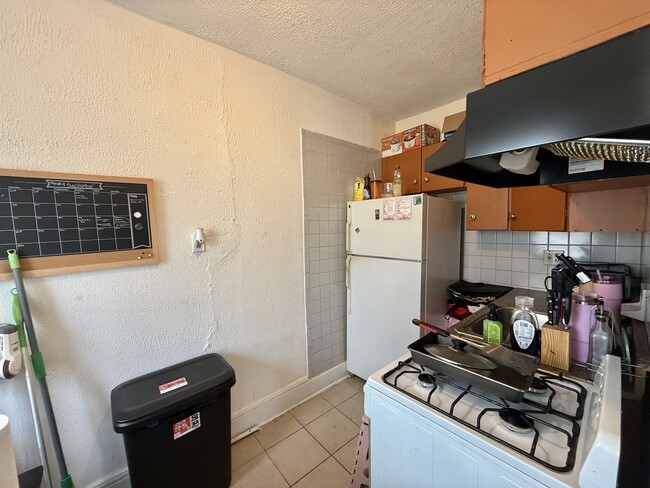 Building Photo - 167 Davis Ave