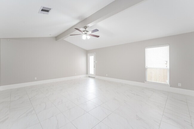 Building Photo - Stylish 4-Bedroom Pinehurst Home