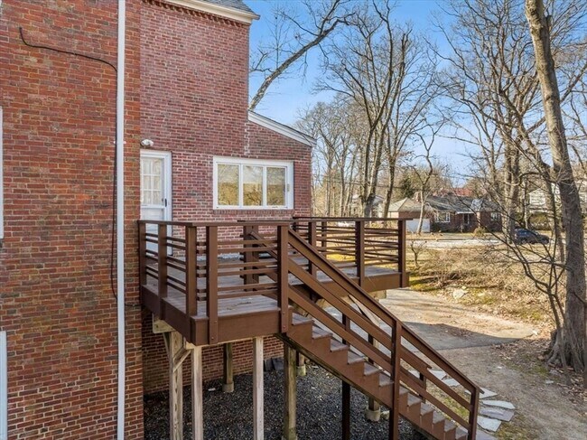 Building Photo - 62 Rangeley Rd