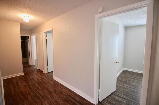 Building Photo - 203 Love St