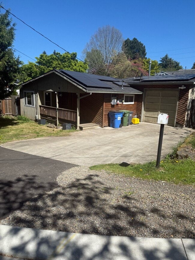 Building Photo - 8524 SE 28th Ave