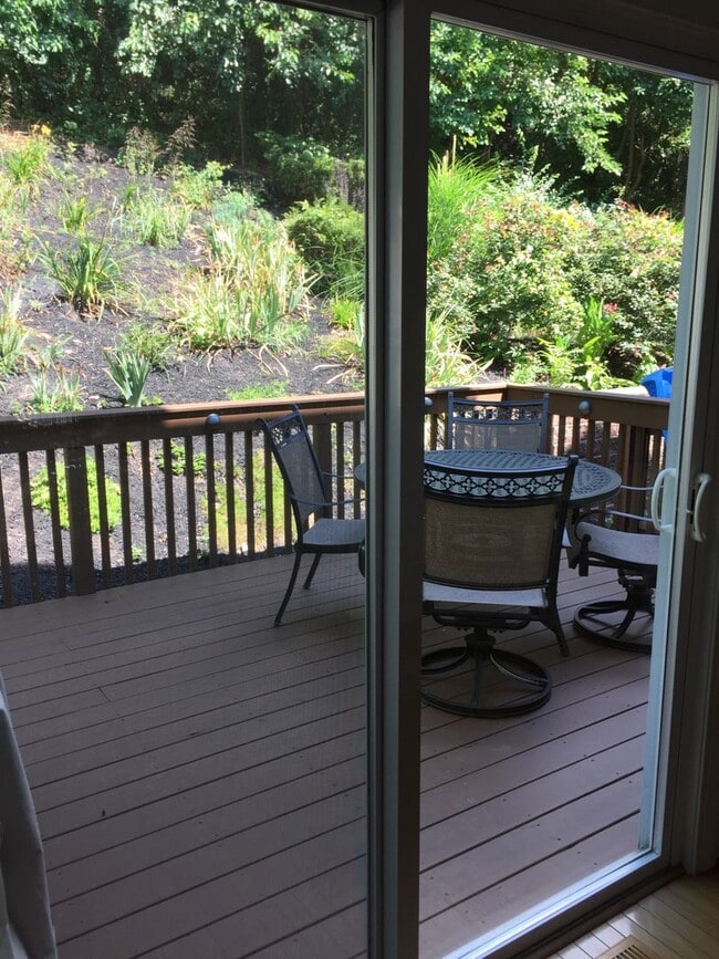 Building Photo - 3BD/2.5BA Town Home For Rent - Conshohocken