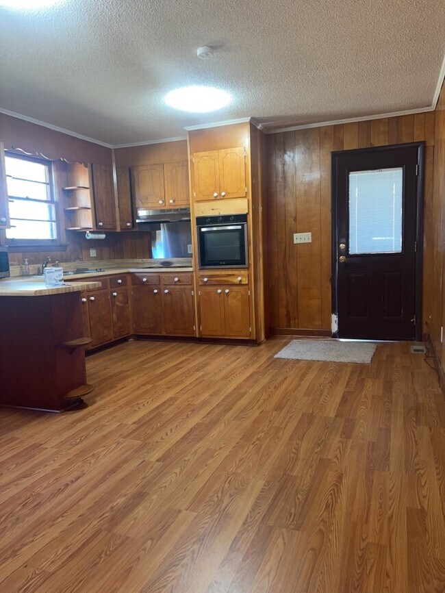Foto del edificio - 10 State Rd S-23-802