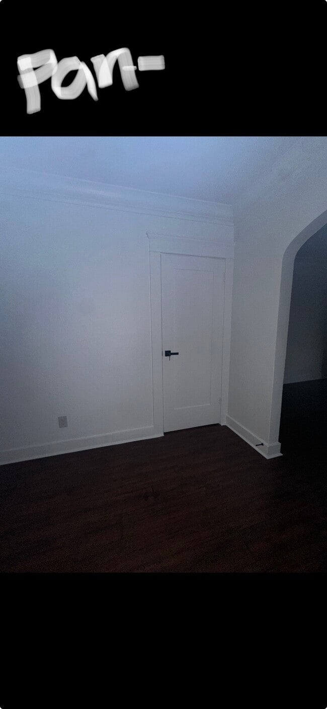 Building Photo - 613 W 48th St