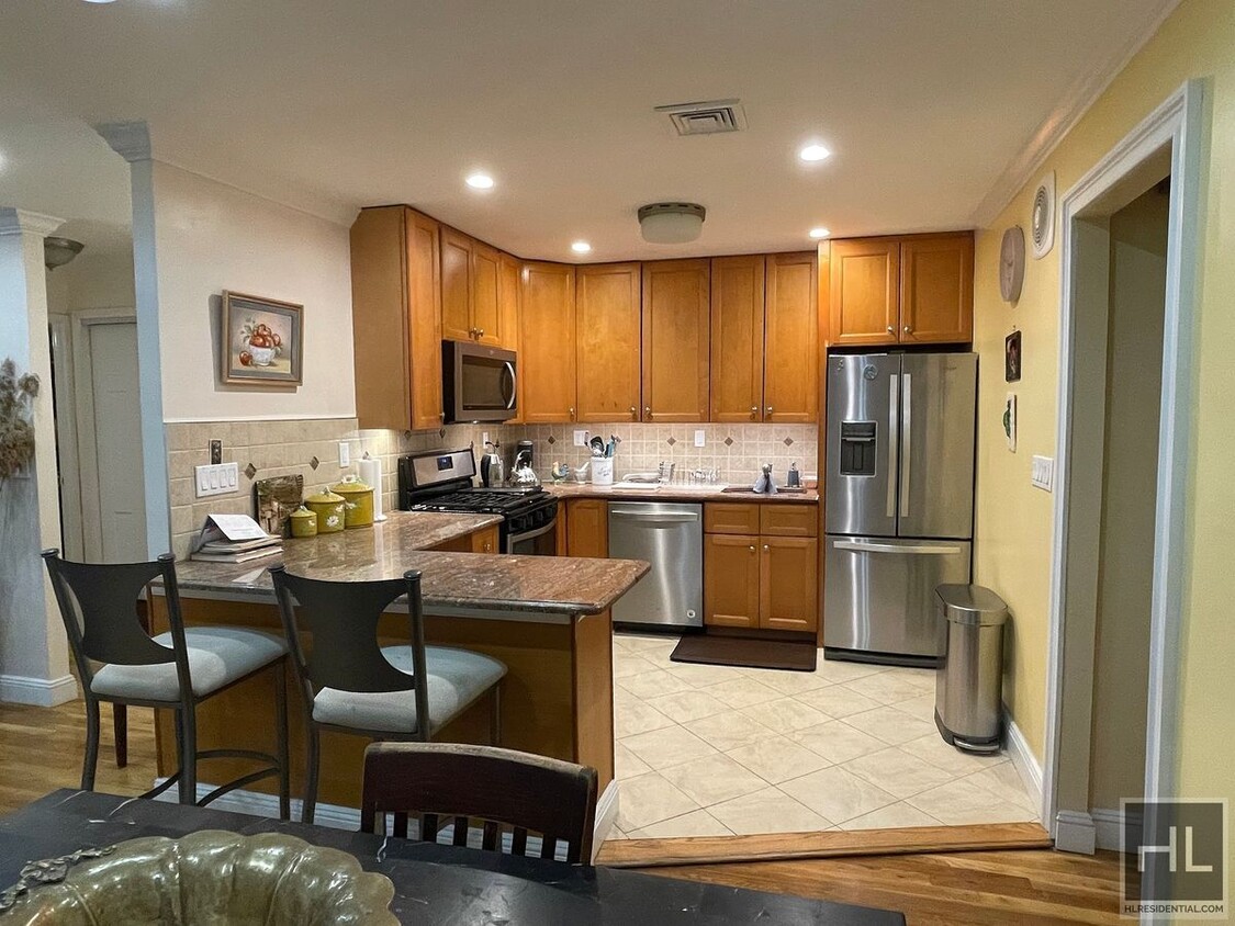 Primary Photo - EAST 78 STREET