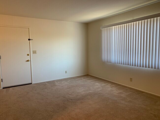 Foto del edificio - 971 Whitethorne Dr