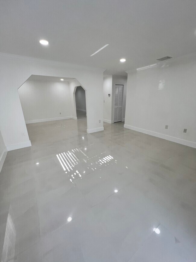 Foto del edificio - 3042 SW 16th Ter