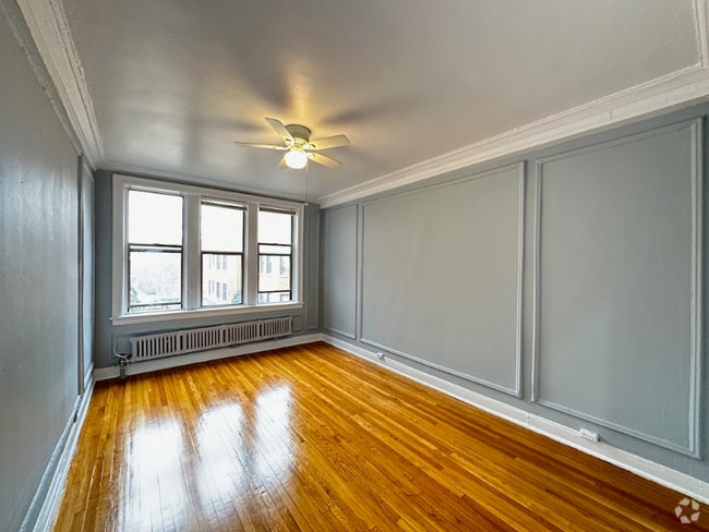 Building Photo - 1367 W Estes Ave