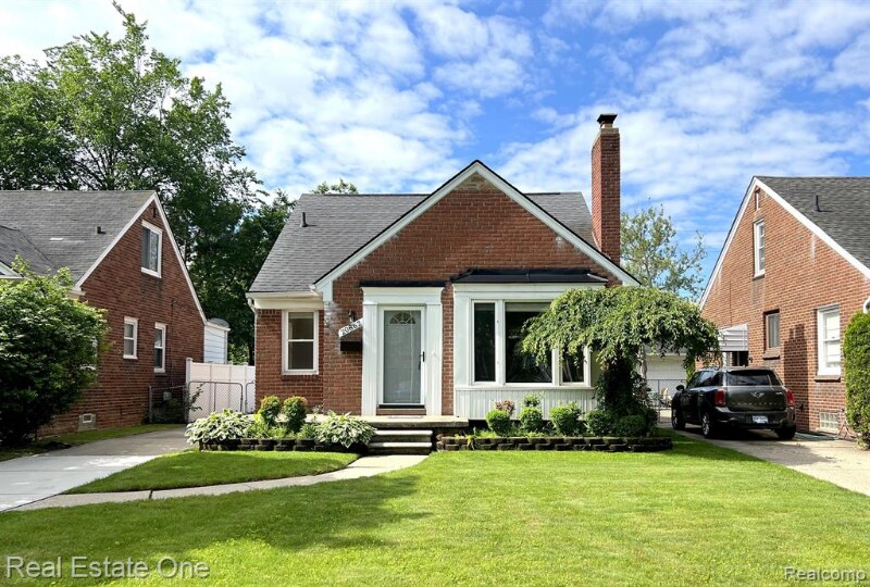 20862 Lochmoor St, Harper Woods, MI 48225 House for Rent in Harper