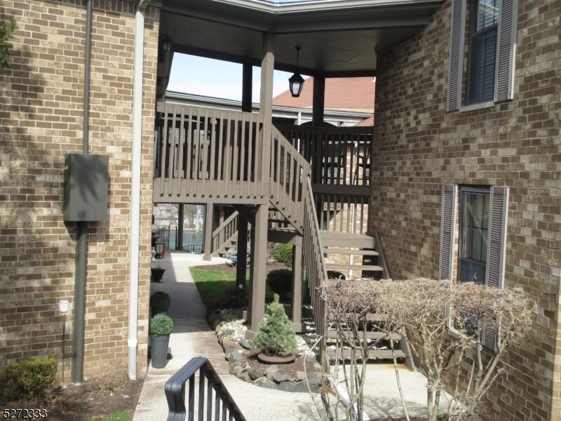 Foto principal - 181 Long Hill Rd