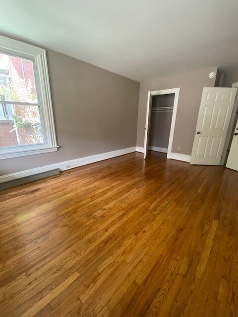 Foto del edificio - 517 W James St