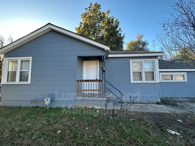 Building Photo - 2001 E Harlow Pl