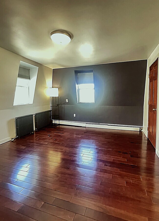 Foto del edificio - 108 Fairview Ave