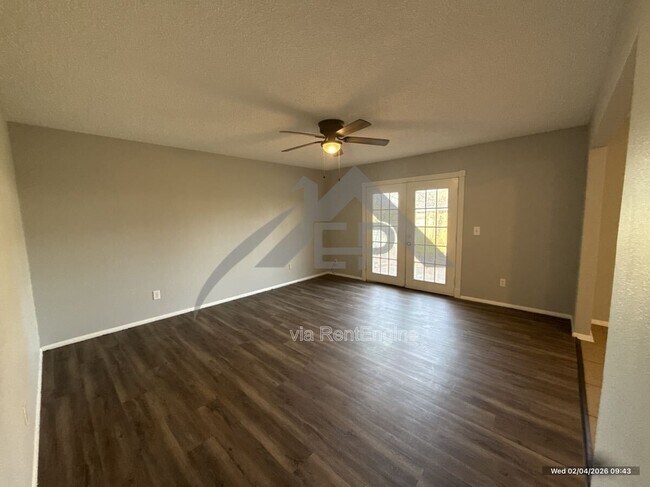 Foto del edificio - 629 Reynolds Rd