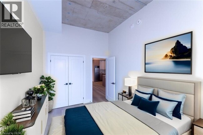 Building Photo - 169 James St S