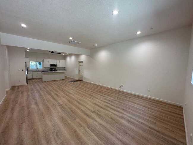 Building Photo - Newly Renovated 3 Bedroom 2 Bathroom Close to Town