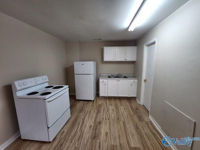 Foto del edificio - 3511 Emm Ell St SW